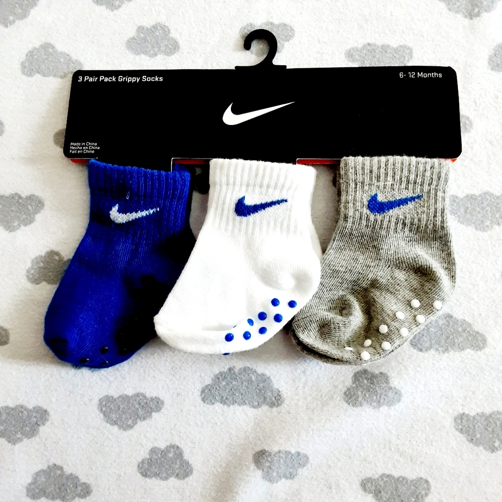 NWT Nike baby socks